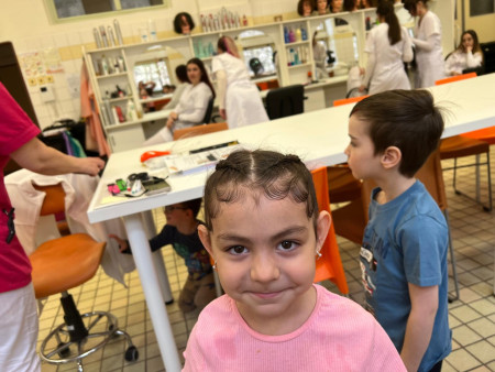 Navštívily jsme kadeřnictví a zahrály si na pekaře